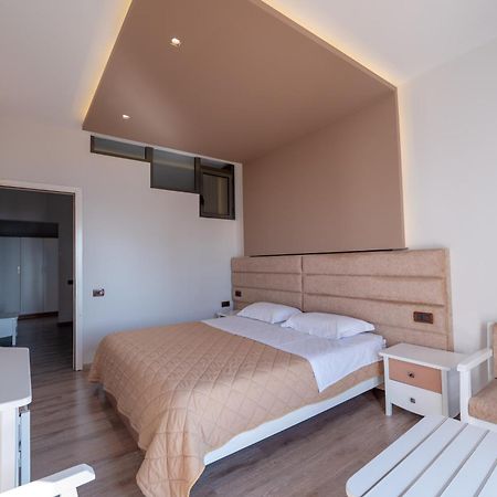 New Heaven Hotel Saranda Dış mekan fotoğraf